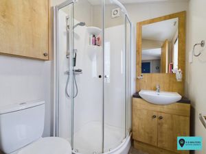 En Suite - click for photo gallery